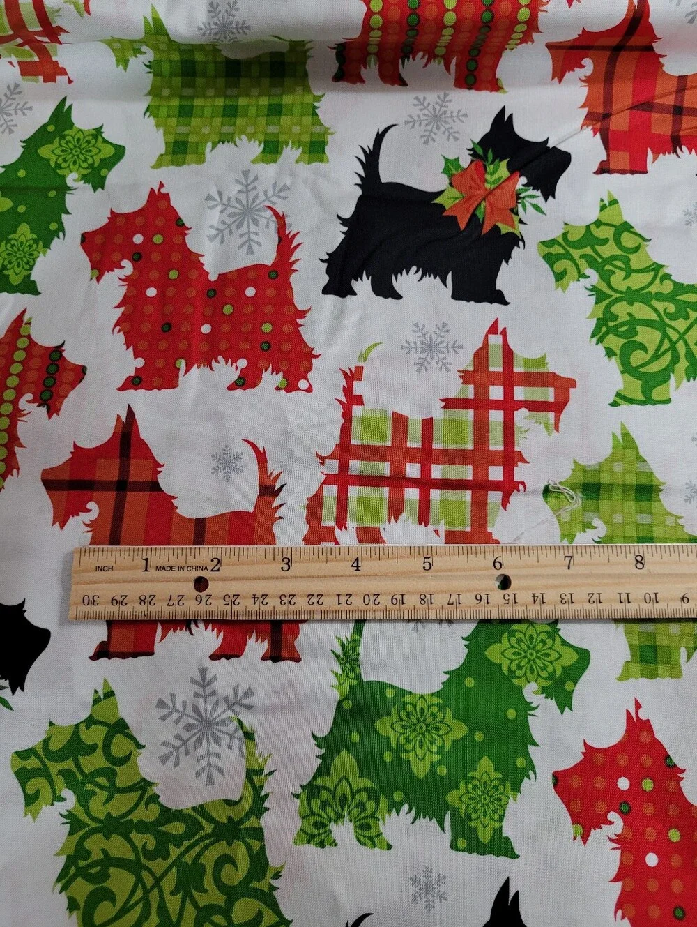 Baum Textile Mills Scottie Dog Holiday Theme Sewing Fabric 6 Yards (1492)